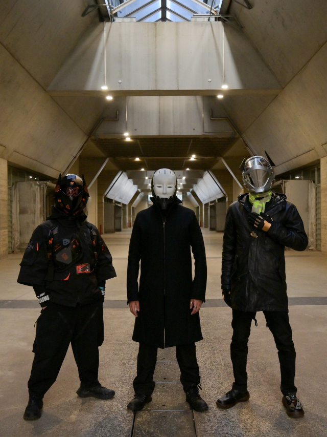 科幻爱好推主制作未来感的头盔安全帽 十足Cyberpunk风格博网友好评