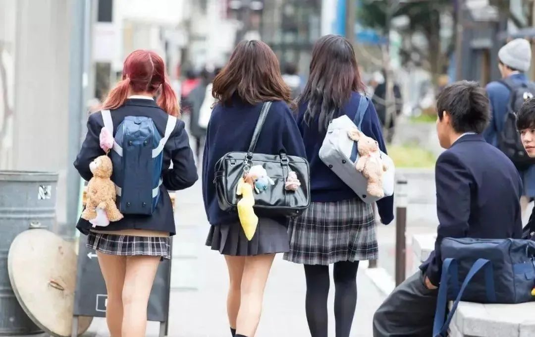 JK制服为何会成为“男权凝视”的靶子?