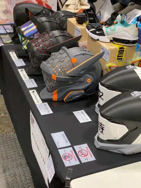 科幻爱好推主制作未来感的头盔安全帽 十足Cyberpunk风格博网友好评