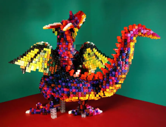 乐高达人打造《勇者斗恶龙》点阵图BOSS龙王 霸气模样让人回忆涌现!