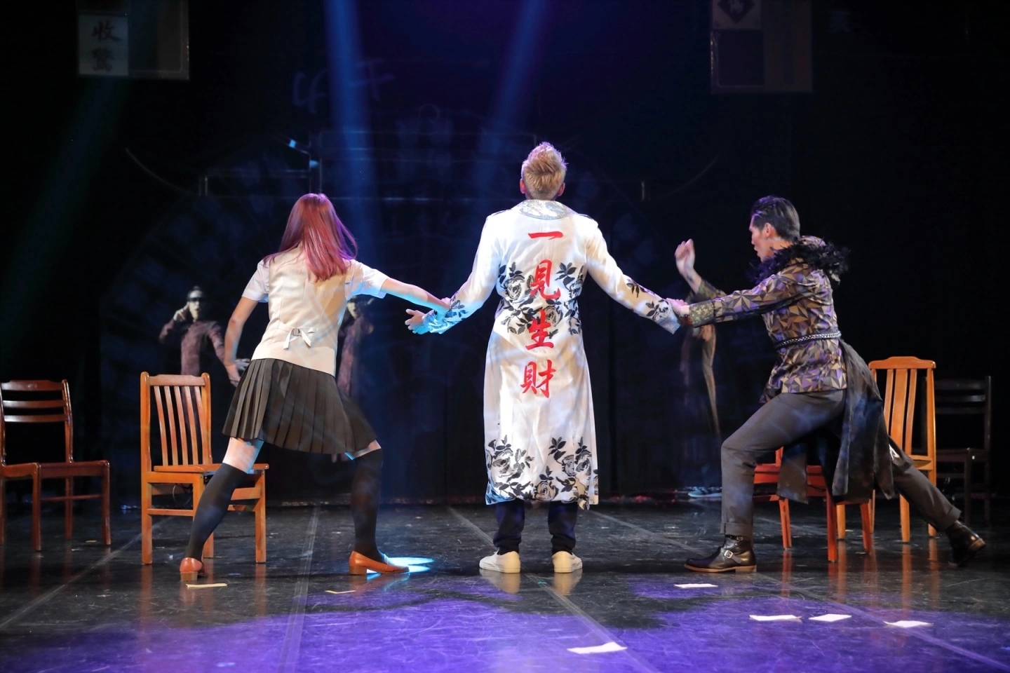 赛博庞克x民俗信仰《阴间条例:冥战篇》舞台剧再演!战出新旧信仰的美丽史诗