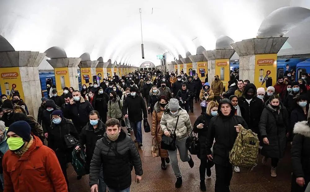 战争之下，只有“疯子”在狂欢！还有多少人记得手冢治虫的警惕？