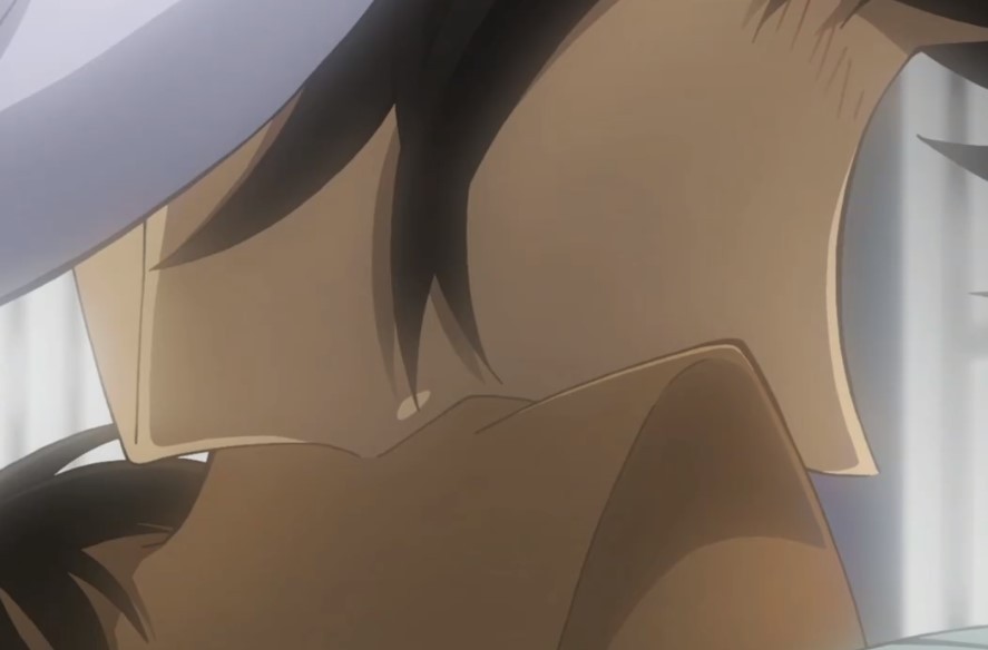 【次元速报】《名侦探柯南 万圣夜的新娘》柯南删吻戏：佐藤和高木亲亲了！